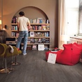 Ламинат Quick Step Кубинский пиленый дуб - фотография в интерьере